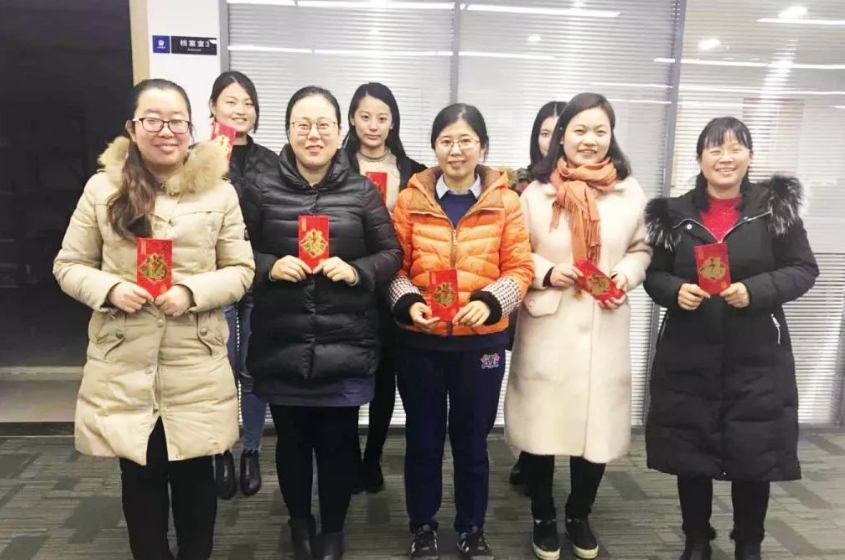 公司祝全體女同胞們節(jié)日快樂！